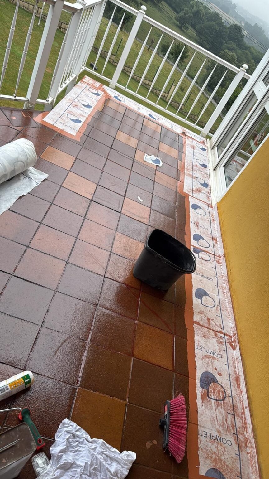 Armadura de los puntos críticos del perímetro con vellón técnico y Mariseal 250